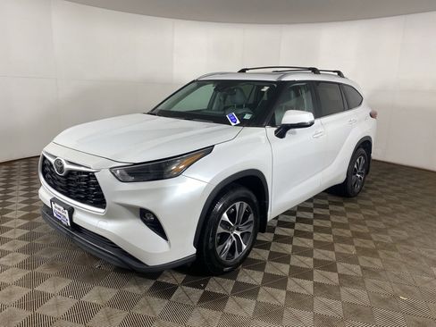 Used 2023 Toyota Highlander XLE image 5