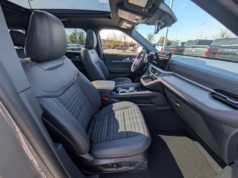 New 2026 Ford Explorer ST-Line image 6