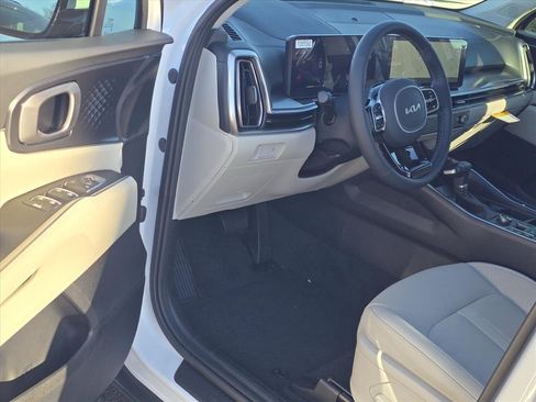 New 2025 Kia Sorento S image 9