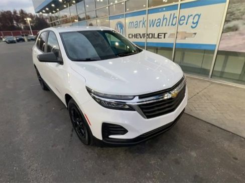 Certified 2022 Chevrolet Equinox LS w/ LS Convenience Package image 2