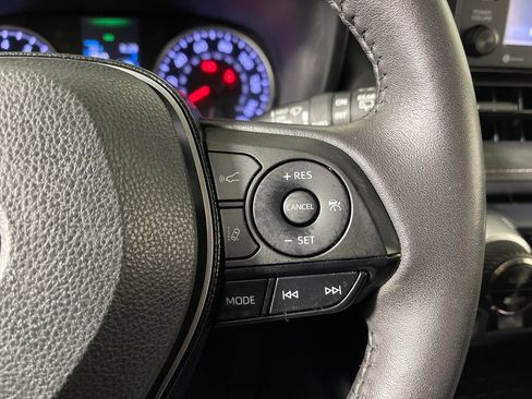 Used 2020 Toyota RAV4 XLE image 29