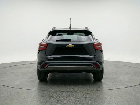 Used 2025 Chevrolet Trax LT image 7