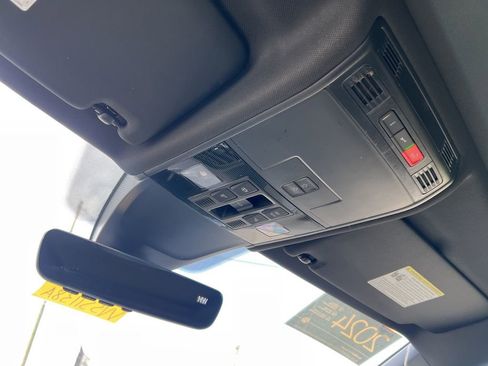 Used 2024 Volkswagen Tiguan SE R-Line image 23