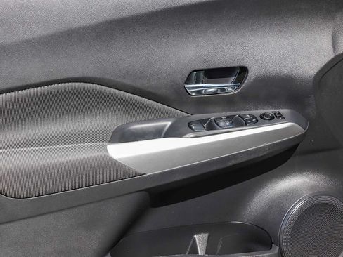 Used 2019 Nissan Kicks SV FWD image 19