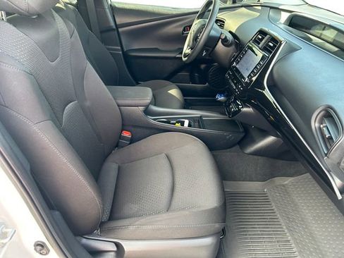 Certified 2022 Toyota Prius LE image 16