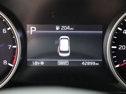 Used 2024 Kia Carnival LX image 18