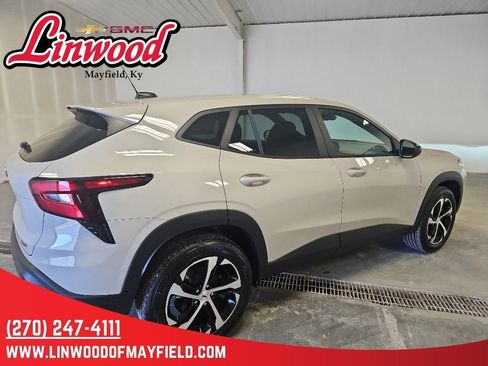 New 2026 Chevrolet Trax RS w/ Sunroof Package FWD image 2