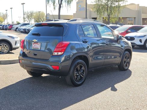 Used 2022 Chevrolet Trax LT w/ LT Convenience Package image 5