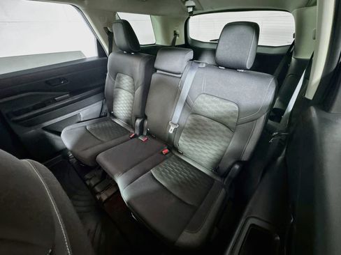 Used 2024 Nissan Pathfinder S AWD/4WD image 21