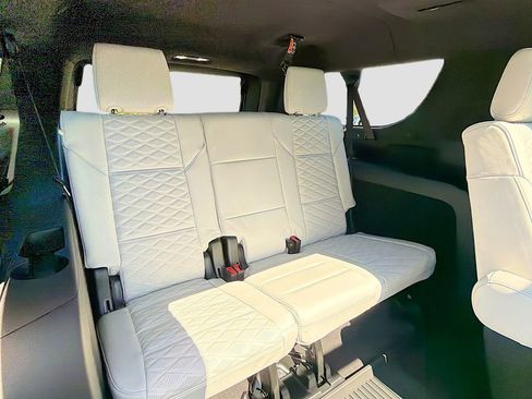 New 2026 Cadillac Escalade ESV Platinum Sport w/ LPO, ONYX Package image 30