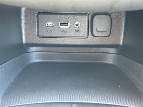 Used 2021 Chevrolet Equinox LT image 24