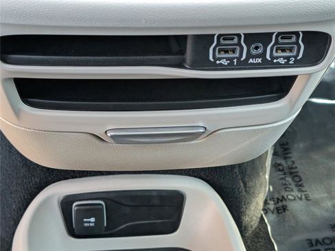 Used 2023 Chrysler Voyager LX FWD image 25