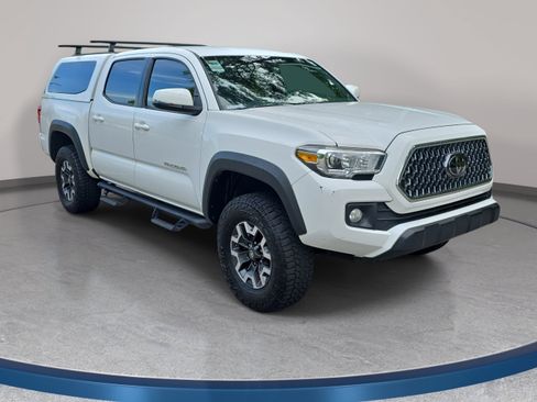 Used 2019 Toyota Tacoma TRD Off-Road w/ Technology Package AWD/4WD image 3