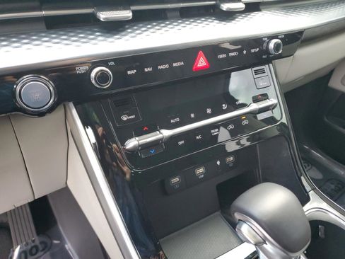 Used 2024 Kia Carnival SX Prestige image 22