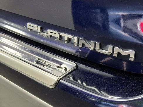 Used 2024 Toyota Highlander Platinum FWD image 15