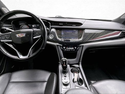 Used 2021 Cadillac XT6 Premium Luxury image 8