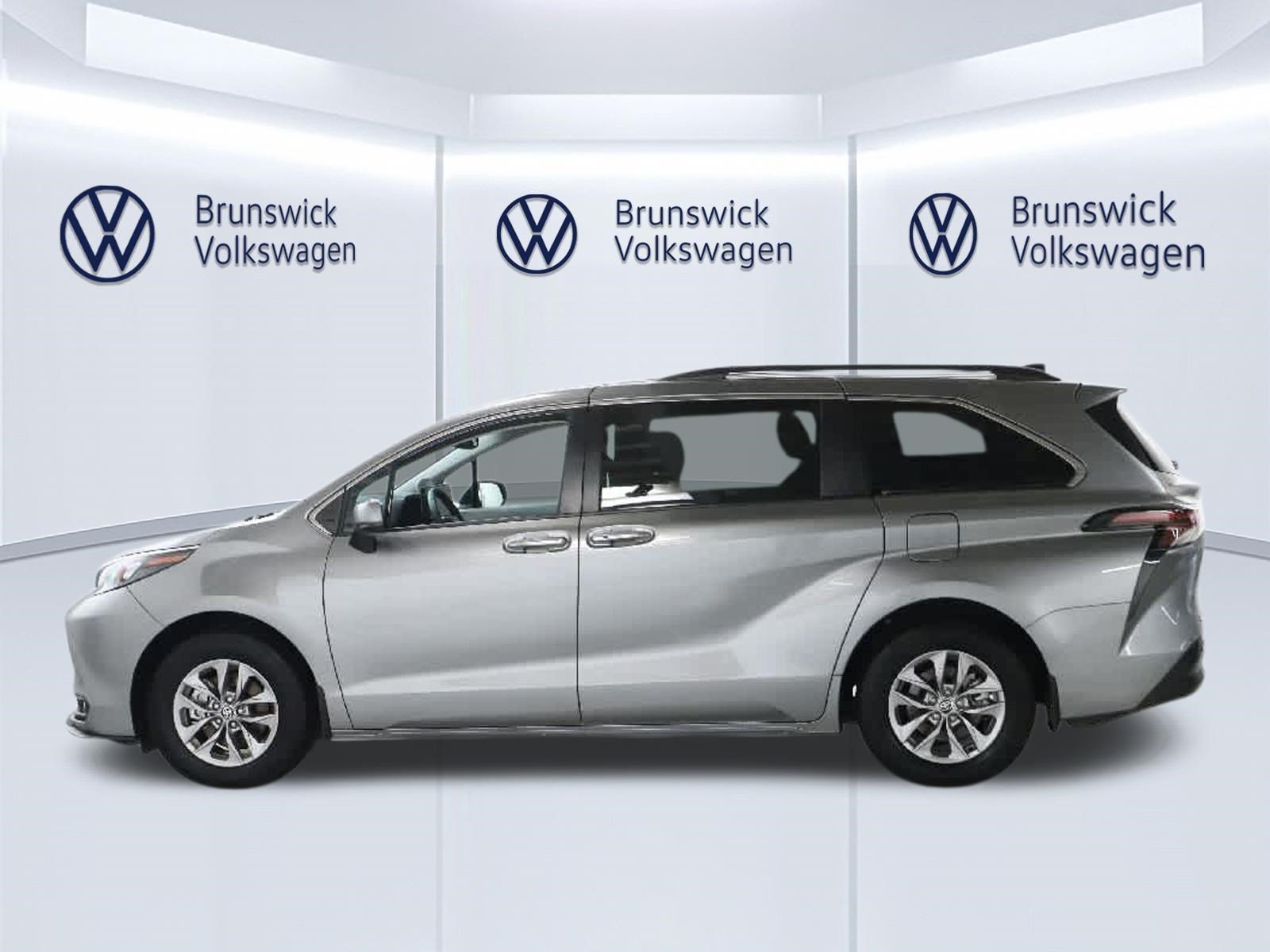 Used 2026 Toyota Sienna XLE AWD/4WD image 37