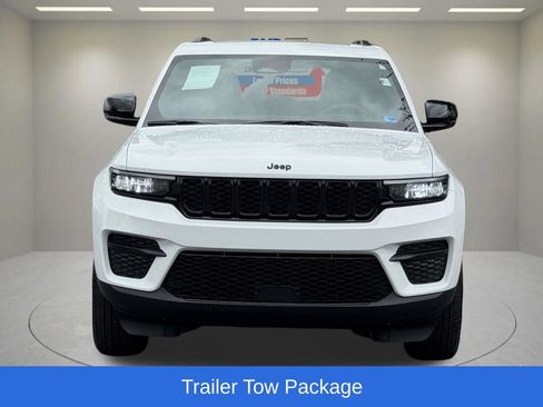 Certified 2025 Jeep Grand Cherokee Altitude AWD/4WD image 5
