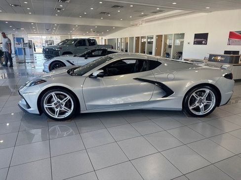 Used 2021 Chevrolet Corvette Stingray Preferred Cpe w/ Z51 Performance Package image 2