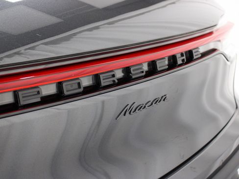 Certified 2025 Porsche Macan image 15