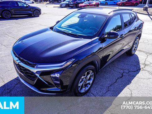 Used 2025 Chevrolet Trax LT w/ LT Convenience Package image 19