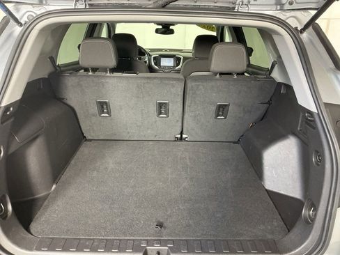 Used 2024 GMC Terrain SLE image 10