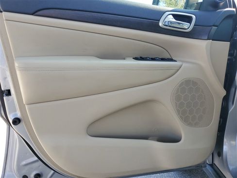 Used 2017 Jeep Grand Cherokee Laredo w/ Quick Order Package 2BE image 21