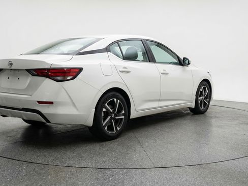 Used 2025 Nissan Sentra SV FWD image 9