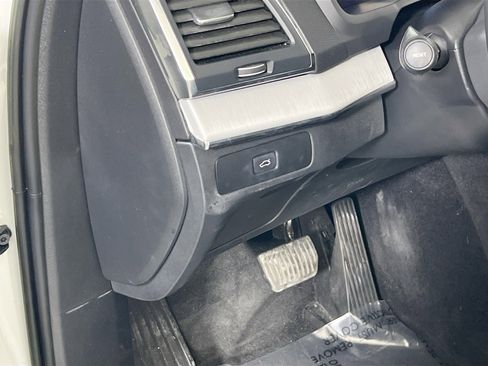 Used 2023 Volvo XC90 B5 Core w/ Protection Package Premier image 10