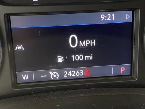 Used 2024 Buick Enclave Essence image 18