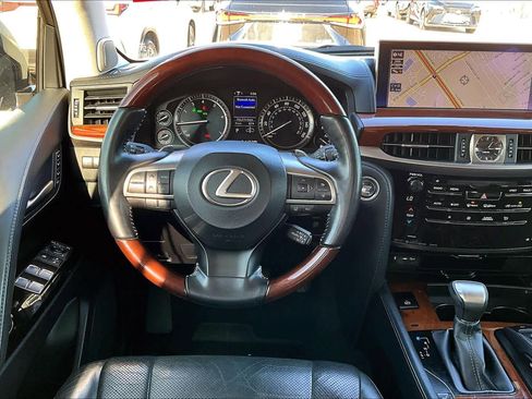 Used 2020 Lexus LX 570 4WD w/ Luxury Package image 5