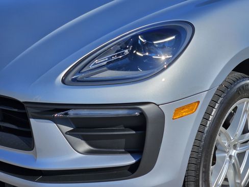 Certified 2025 Porsche Macan image 12