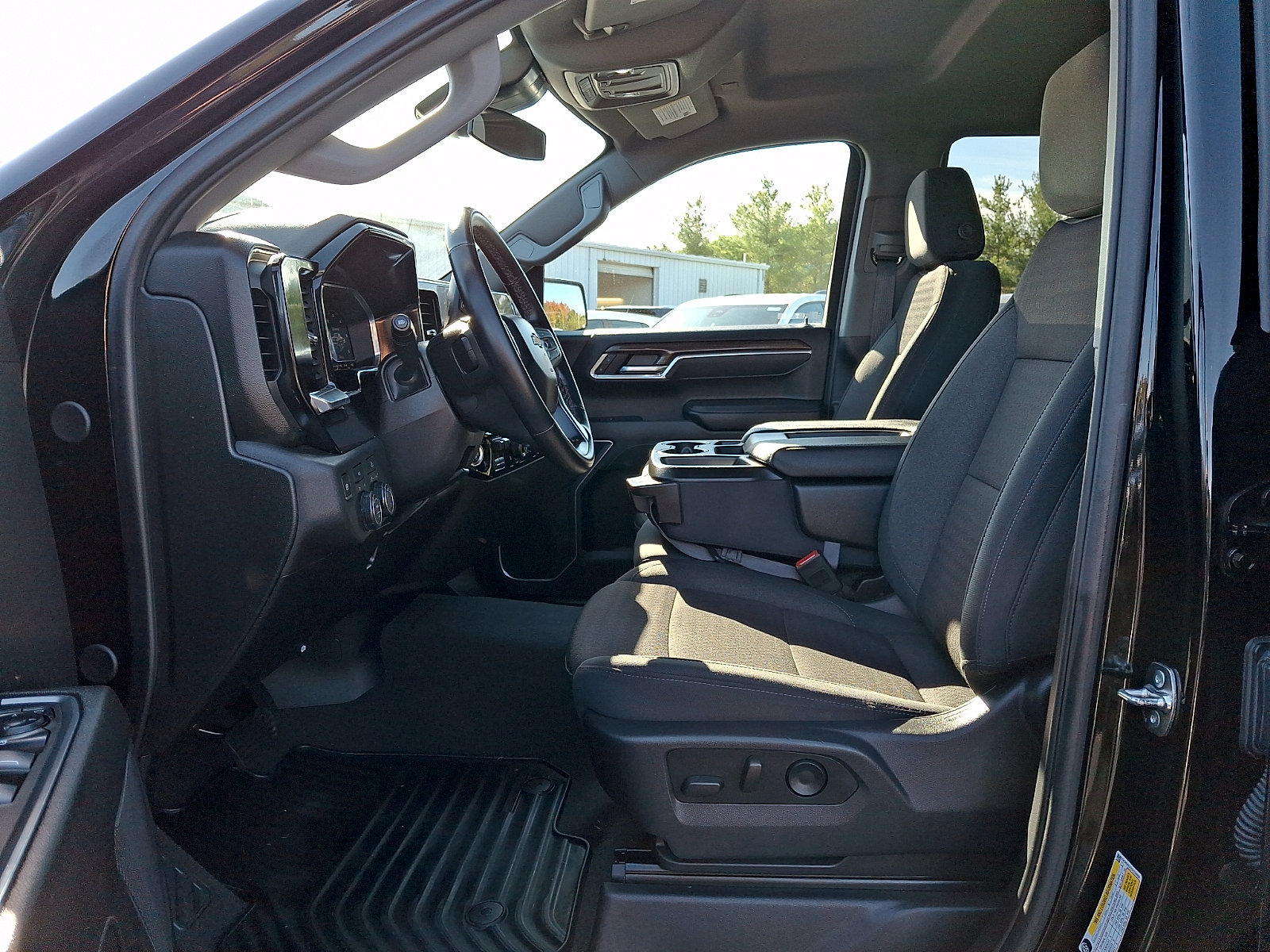 Used 2025 Chevrolet Silverado 1500 LT AWD/4WD image 13