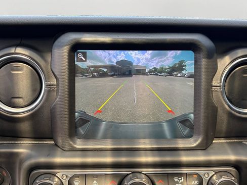 Used 2022 Jeep Gladiator Overland w/ Popular Equipment Package AWD/4WD image 26