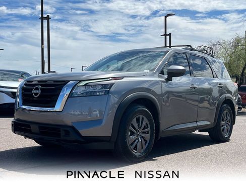 Used 2022 Nissan Pathfinder SV FWD image 1
