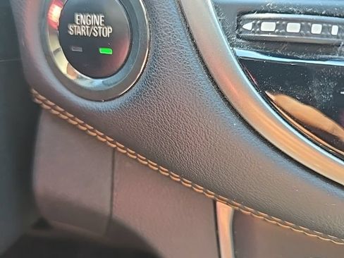 Used 2020 Chevrolet Trax LT w/ LT Convenience Package FWD image 12