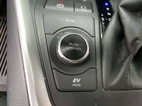 Used 2022 Toyota RAV4 XLE w/ Convenience Package image 18