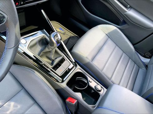Used 2024 Volkswagen Golf R AWD/4WD image 14