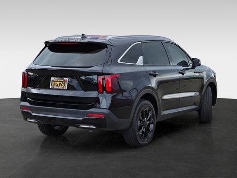 Used 2025 Kia Sorento EX w/ Panoramic Sunroof Package image 5