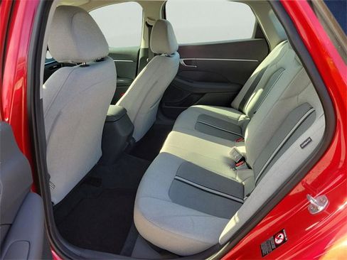 Used 2022 Hyundai Sonata SE w/ Preferred Accessory Package image 7