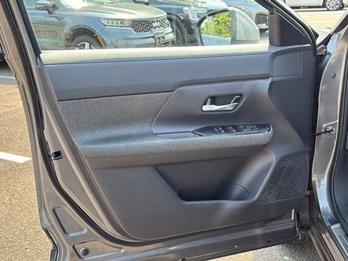 Certified 2025 Nissan Kicks SV w/ Illumination Package AWD/4WD image 8