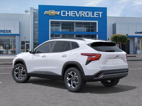 New 2026 Chevrolet Trax LT w/ Driver Confidence Package FWD image 5