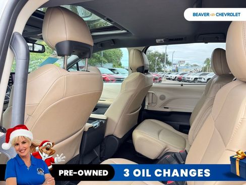 Used 2021 Toyota Sienna XLE image 17