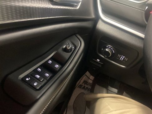 New 2025 Jeep Grand Cherokee Altitude image 29