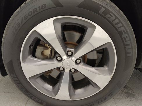 Used 2019 Jeep Cherokee Limited image 31