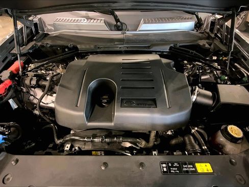 Used 2023 Land Rover Defender 110 X-Dynamic SE image 29