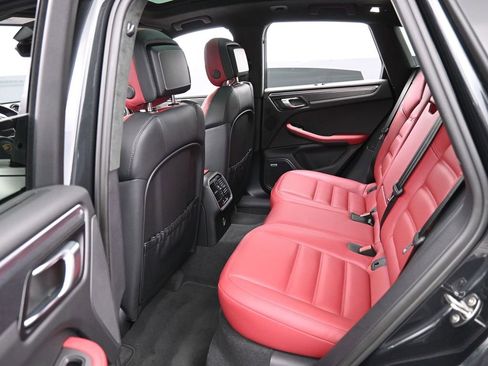 Certified 2023 Porsche Macan GTS image 25