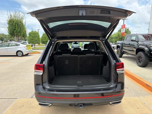 Used 2025 Volkswagen Atlas SE FWD image 16
