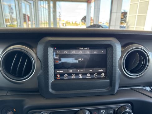 Used 2022 Jeep Wrangler Unlimited Sport image 22