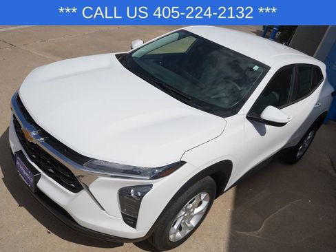 New 2026 Chevrolet Trax LS w/ LS Convenience Package image 12